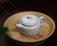 碧螺壺中香撲面，綠茶盞內(nèi)味如春。