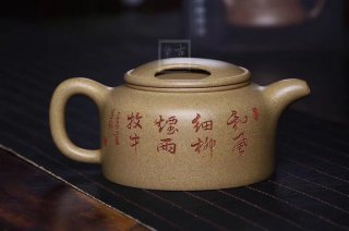 《牛蓋蓮子》宜興紫砂壺助理工藝美術師手工茶壺茶具本山綠泥牛蓋蓮子 《牛蓋蓮子》宜興紫砂壺助理工藝美術師手工茶壺茶具本山綠泥牛蓋蓮子