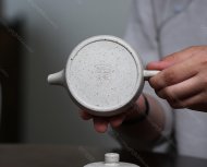 碧螺壺中香撲面，綠茶盞內(nèi)味如春。