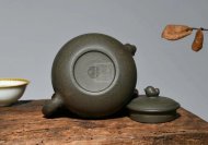 《鳥語花香》宜興紫砂壺高級(jí)工藝美術(shù)師手工蟹殼青段泥泡茶壺茶具