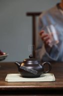 《長(zhǎng)樂》紫砂壺中國(guó)工藝美術(shù)大師全手工純制壺黑泥