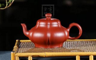 《菱韻花香》宜興紫砂菱花壺手工高級工藝美術(shù)師泡茶壺茶具大紅袍 《菱韻花香》宜興紫砂菱花壺手工高級工藝美術(shù)師泡茶壺茶具大紅袍