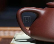 《石瓢泥繪鳥》宜興紫砂壺名師工藝美術(shù)師手工紫泥金絲西施泡茶壺