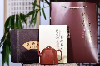 《六方秦權(quán)》 《六方秦權(quán)》