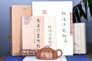 《凌雲》宜興紫砂壺中國工藝美術大師手工大師降坡泥泡茶器半月 《凌雲》宜興紫砂壺中國工藝美術大師手工大師降坡泥泡茶器半月